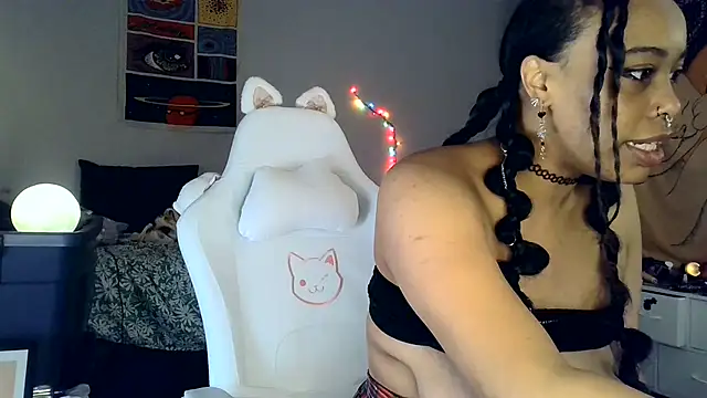 loveluna8 online show from 02/03/25, 09:41