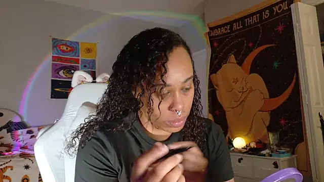 loveluna8 online show from 02/10/25, 09:47