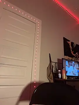 loveluna8 online show from 12/23/25, 10:24