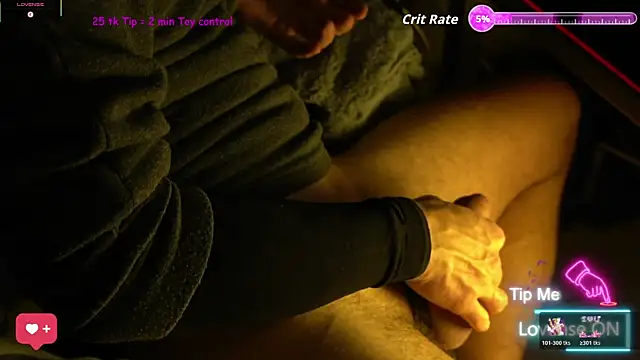 Snapshot of coupleofficial chatting on 12/13/25, 11:43 coupleofficial online show from 12/13/25, 11:43