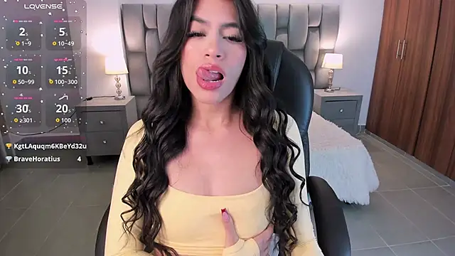 Snapshot of sarita_evanss chatting on 11/21/25, 06:56 sarita evanss online show from 11/21/25, 06:56