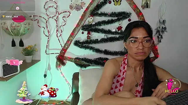 Snapshot of FernandaEloisa chatting on 12/27/24, 01:11 FernandaEloisa online show from 12/27/24, 01:11