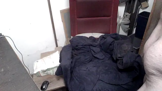 Snapshot of Vernalot_76 chatting on 10/14/25, 07:25 Vernalot 76 online show from 10/14/25, 07:25