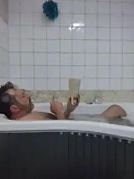 Snapshot of Vernalot_76 chatting on 10/27/25, 09:19 Vernalot 76 online show from 10/27/25, 09:19