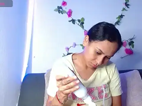 Snapshot of Cereza_horny chatting on 12/04/24, 05:05 Cereza horny online show from 12/04/24, 05:05