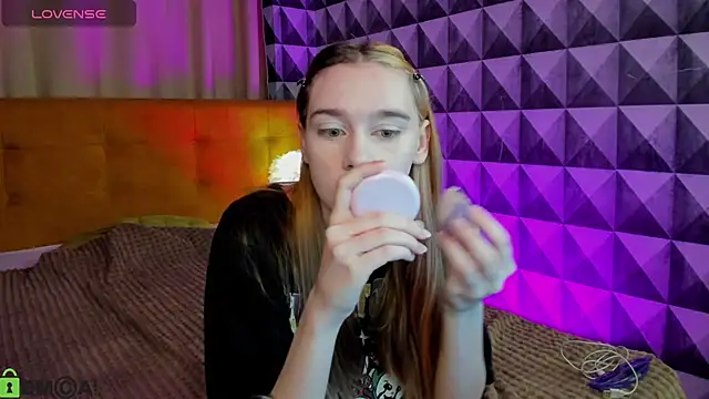 Lesi Moonie01 online show from 10/15/25, 08:14