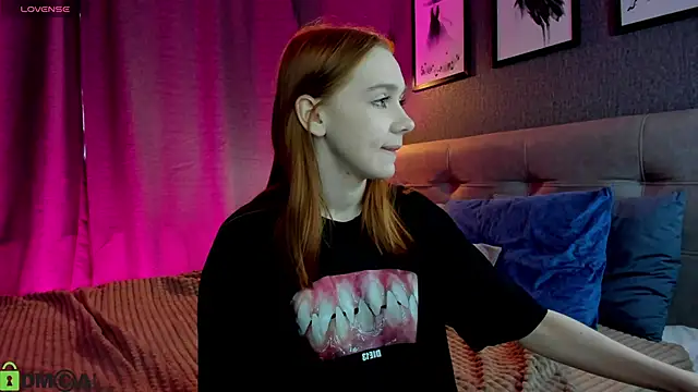 Lesi Moonie01 online show from 04/15/26, 09:27