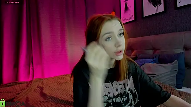 Lesi Moonie01 online show from 04/18/26, 09:24