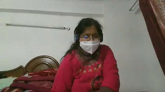 Snapshot of cutiecatty21 chatting on 12/31/24, 04:57 cutiecatty21 online show from 12/31/24, 04:57