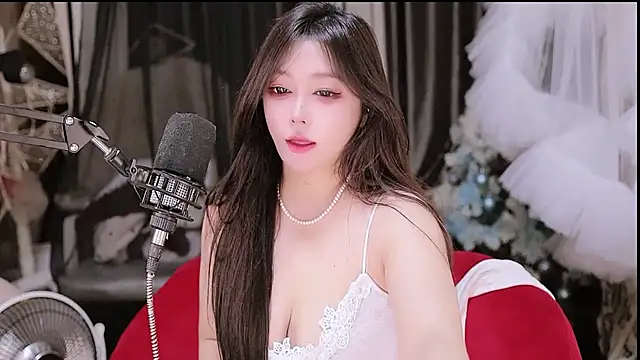 Snapshot of Missy_Nana21 chatting on 03/30/26, 04:08 Missy Nana21 online show from 03/30/26, 04:08