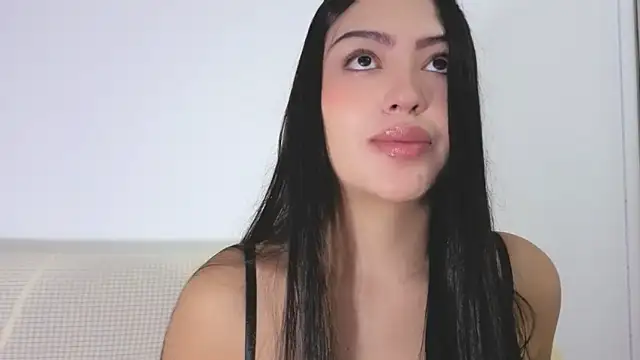 Snapshot of Sweet-Sophiee chatting on 03/16/26, 04:40 Sweet-Sophiee online show from 03/16/26, 04:40