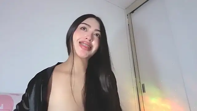 Snapshot of Sweet-Sophiee chatting on 04/05/26, 03:15 Sweet-Sophiee online show from 04/05/26, 03:15