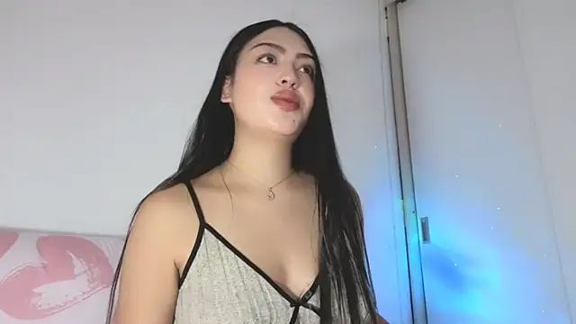 Snapshot of Sweet-Sophiee chatting on 04/06/26, 03:15 Sweet-Sophiee online show from 04/06/26, 03:15