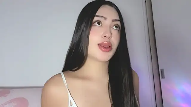 Snapshot of Sweet-Sophiee chatting on 04/23/26, 03:30 Sweet-Sophiee online show from 04/23/26, 03:30