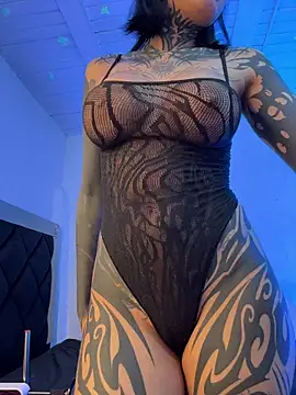 Snapshot of kitty_21 chatting on 12/21/25, 01:46 kitty 21 online show from 12/21/25, 01:46