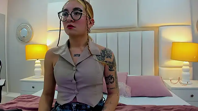 AmbarSantany online show from 02/21/25, 08:38