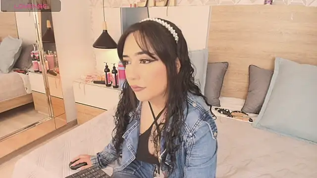 Snapshot of Megansttein_ chatting on 11/10/25, 07:35 Megansttein online show from 11/10/25, 07:35