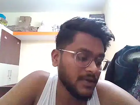 Snapshot of LundChodumera chatting on 12/20/25, 02:02 LundChodumera online show from 12/20/25, 02:02