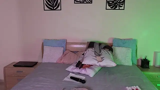 katycrown online show from 09/15/25, 04:18