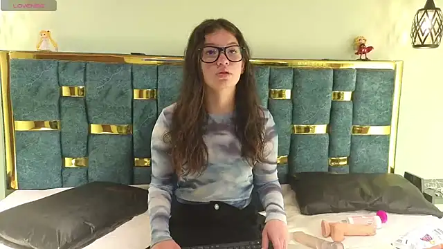 lilimini032 online show from 02/24/25, 07:09