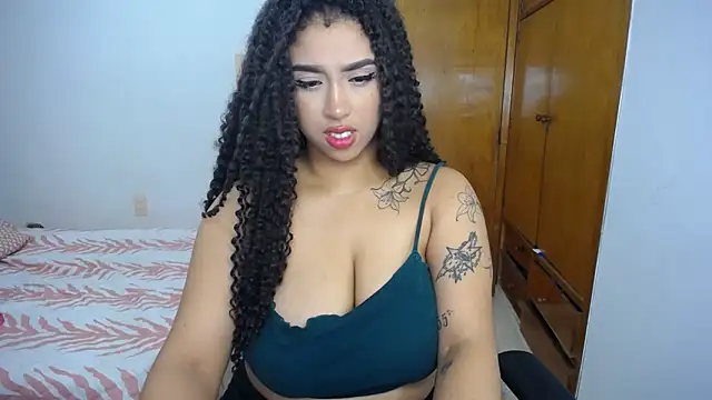 Snapshot of barbara_falcons chatting on 03/15/25, 04:24 barbara falcons online show from 03/15/25, 04:24