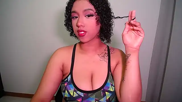 Snapshot of barbara_falcons chatting on 09/24/25, 02:26 barbara falcons online show from 09/24/25, 02:26