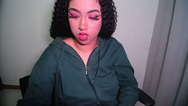 Snapshot of barbara_falcons chatting on 10/18/25, 05:43 barbara falcons online show from 10/18/25, 05:43