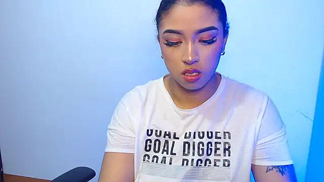 Snapshot of barbara_falcons chatting on 11/27/25, 06:32 barbara falcons online show from 11/27/25, 06:32