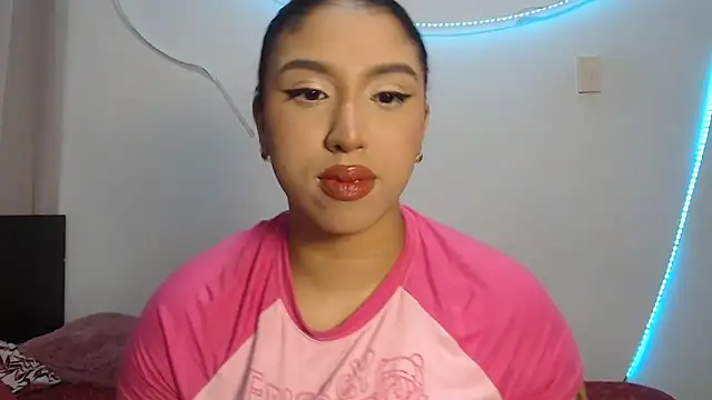 Snapshot of barbara_falcons chatting on 12/15/25, 08:46 barbara falcons online show from 12/15/25, 08:46