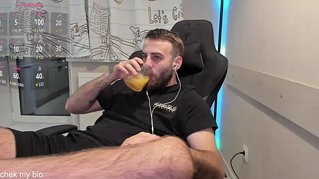 Snapshot of OtisRam chatting on 09/15/25, 05:02 OtisRam online show from 09/15/25, 05:02