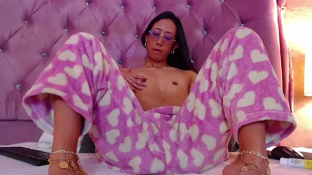 GabyPetit online show from 01/11/25, 04:03