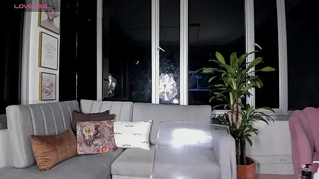 Megan Lim online show from 02/09/25, 10:42