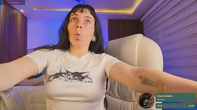 Lucy Smith2 online show from 10/27/25, 07:51