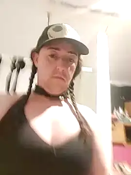 Snapshot of Boo-boo_kittyfux chatting on 10/28/25, 04:42 Boo-boo kittyfux online show from 10/28/25, 04:42