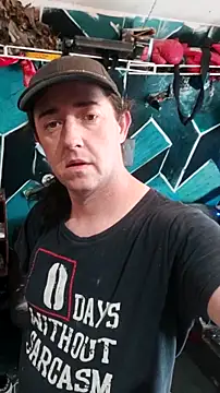 Snapshot of Boo-boo_kittyfux chatting on 11/23/25, 04:40 Boo-boo kittyfux online show from 11/23/25, 04:40