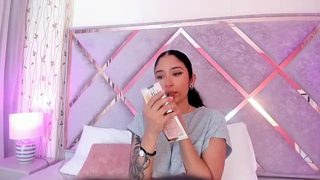 Snapshot of _lanna_jhonson_ chatting on 12/31/24, 11:31 lanna jhonson online show from 12/31/24, 11:31