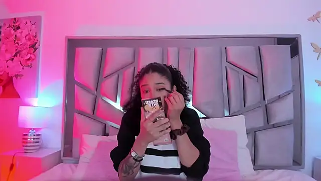 Snapshot of _lanna_jhonson_ chatting on 02/18/25, 12:17 lanna jhonson online show from 02/18/25, 12:17