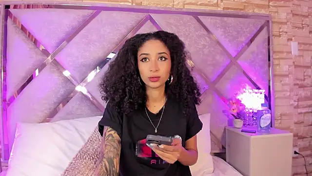 Snapshot of _lanna_jhonson_ chatting on 09/14/25, 02:33 lanna jhonson online show from 09/14/25, 02:33