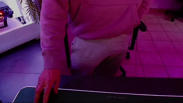 Vlad230323 online show from 01/04/25, 02:35