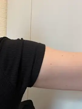 Snapshot of Sophie_Eaton chatting on 04/04/26, 05:10 Sophie Eaton online show from 04/04/26, 05:10