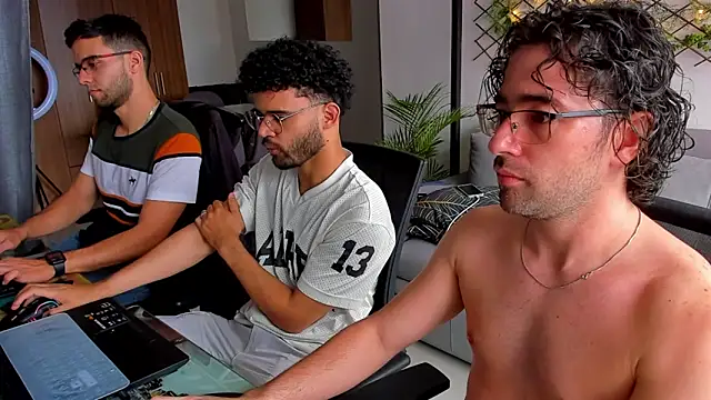 crisandrews online show from 03/17/25, 04:11