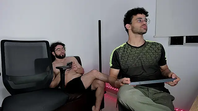 crisandrews online show from 10/26/25, 02:50