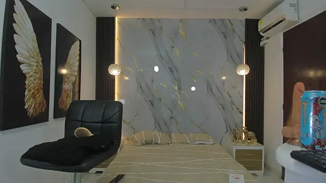 Snapshot of estephany_doll chatting on 12/20/24, 02:05 estephany doll online show from 12/20/24, 02:05