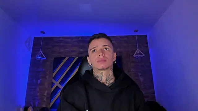 Snapshot of Ian_Castillo_ chatting on 04/14/26, 11:27 Ian Castillo online show from 04/14/26, 11:27