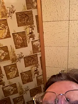 Snapshot of Tonybaloney1972 chatting on 09/18/25, 08:55 Tonybaloney1972 online show from 09/18/25, 08:55