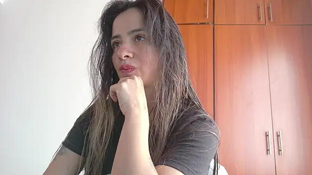 Snapshot of julietta___jackson chatting on 04/25/26, 06:05 julietta jackson online show from 04/25/26, 06:05