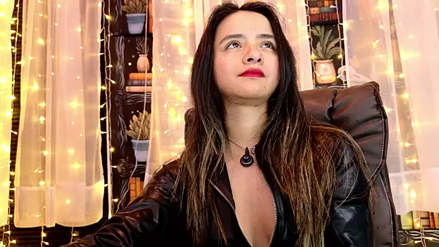 Snapshot of julietta___jackson chatting on 07/22/26, 10:12 julietta jackson online show from 07/22/26, 10:12