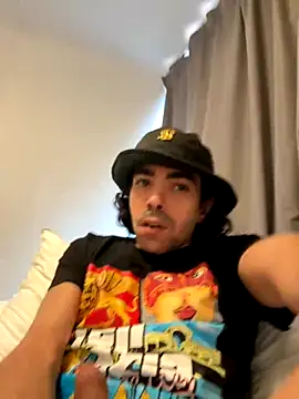 Snapshot of wolfwhite95 chatting on 10/12/25, 02:27 wolfwhite95 online show from 10/12/25, 02:27