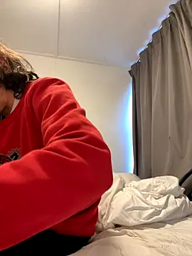 Snapshot of wolfwhite95 chatting on 10/27/25, 03:27 wolfwhite95 online show from 10/27/25, 03:27