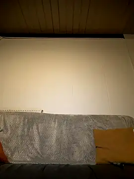 Snapshot of wolfwhite95 chatting on 11/07/25, 10:54 wolfwhite95 online show from 11/07/25, 10:54